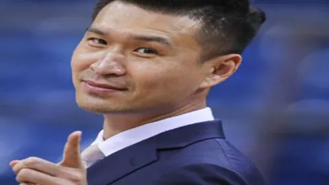 北京篮板优势大失误频，21-8逆转败北